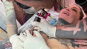 Tattoo sesh turns wild anal ride! 😈🍑