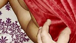 BIG ASS INDIAN DESI WIFE SHOWS OFF CURVES!