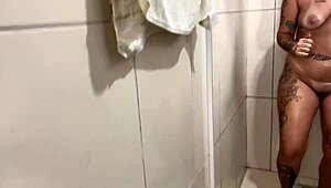 dei no pelo e pedi pra gozar dentro encheu meu bucetao de leite no sheer