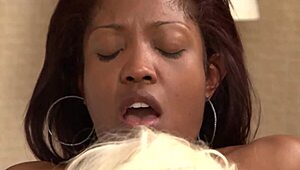 Lotus Lain and her dark lover dive into wet pussy licking kisses nonstop! 🌹👅