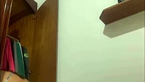 i love flashing and getting cocks hard and wet
