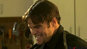 whoa, check this blonde amateur taking a massive facial from that ripped bodybuilder 💦😍