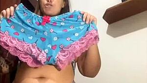 i love flashing and getting cocks hard and wet