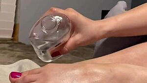 oiled milf soles scrunch teasingly as toes spread wide for fetish gaze