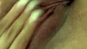 Couldn't hold back and rubbed my pussy just how I crave it! 😩💦