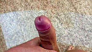 batendo punheta no garage enorme gozada quer porra direto da fonte?🤤💦