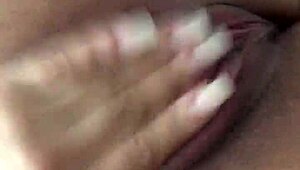 Couldn't hold back and rubbed my pussy just how I crave it! 😩💦