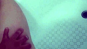 Egyptian Slut Gets Bed Pounded Hard By Doorman Screaming