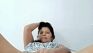 mi amor quieres ver como esta madura latina se masturba solo para ti con sus curvas calientes?