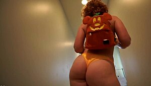Can you handle this ass bouncing in bikini?