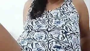 mi amor quieres ver como esta madura latina se masturba solo para ti con sus curvas calientes?