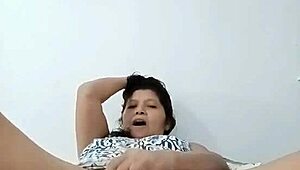 mi amor quieres ver como esta madura latina se masturba solo para ti con sus curvas calientes?