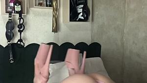 tem que ter disciplina e ser muito obediente se quiser ser dominado por mim na femdom... uhh obedece!