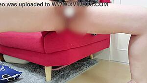 Watch this chubby Japanese wife masturbate lewdly on the sofa, tempting?