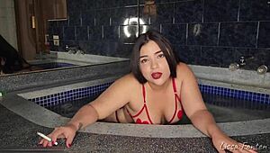Smoking Hot Body Teases in Jacuzzi with Tits and Pussy