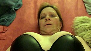 wanna watch granny carmen's retro pussy licked to orgasm?