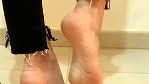 Wow millionaire boss lady feet make you cum hard!