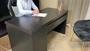 Nevasta Se Intervieaza pentru Post de Secretara in Birou