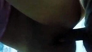 작은 귀여운 여친 좁은 엉덩이에 깊이 자지 박히기 사랑