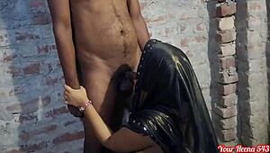 desi bhabhi poses sexy in black saree style