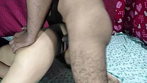 Junger Sohn füllt geile Witwe Moms durstige Fotze