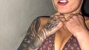 quer saber como fodo gostoso na rua com pau na buceta esfolada?