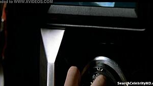 Charlize Theron pokazuje cycki w Tease z Italian Job