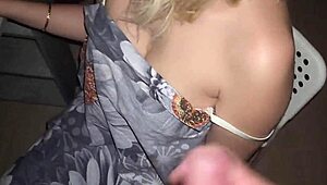 Onanujem pri pohľade na horúcu milf mamu najlepšieho kamoša čo ma ignoruje