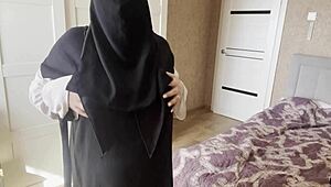 Syrian milf squirts wet in pantyhose