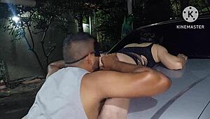Casada Safada Entered The Stick In The Yard On The Car And Came Out Dripping Cum