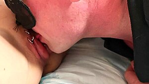 gepiercte gepumpte pussy lecken makes me squirt hard
