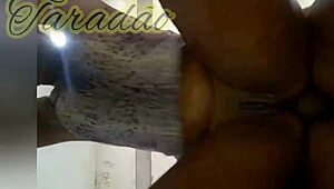 No cuzinho da preta gets stretched wide open