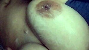 quieres masajear mis grandes tetas con tu crema