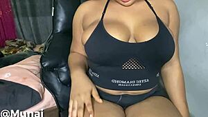 munaj fat pussy rough fingering and squirting hard