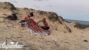 perdidos pela praia ficamos pelados e fizemos um ménage