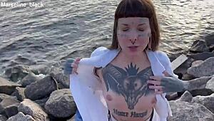 I suck on the beach and get cum in my mouth