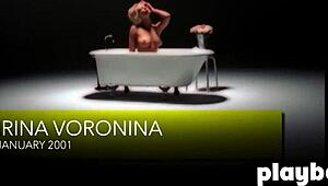 gorgeous blonde model poses naked with nice ass