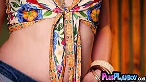 Beautiful Teen Model Exposes Amazing Body While Posing Naked