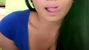 Colombiana calienta publico