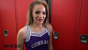 Cheerleader scarlett fall lets me finish in her panties