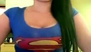 Colombiana calienta publico