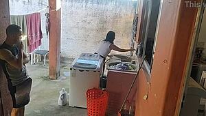 Esposa saiu e a empregada nao resistiu ao meu pau ereto