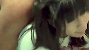 deliciosa morenita cogiendo con el novio porno peruano