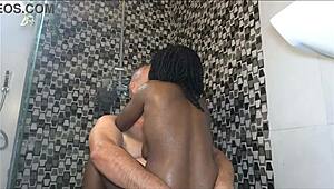Ebony milf get het pussy eaten by her sugardaddy in the shower