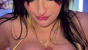 does curvy aleksa mink jiggle before riding