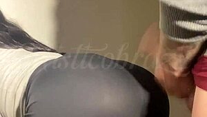 ela chegou da academia de legging coladinha e tive que meter a piroca pra dentro