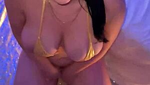 does curvy aleksa mink jiggle before riding