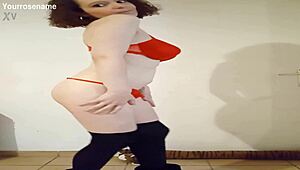 Strip tease fellation avec gode