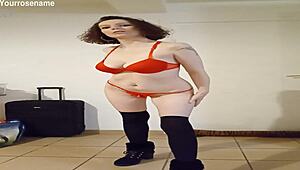 Strip tease fellation avec gode