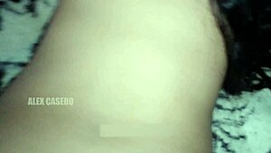 Mi compa�era de la cesar vallejo se deja follar mientras juega candy crush y le dejo la vagina llena de leche